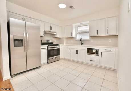 23 Kearny St unit 2, Newark, NJ 07104