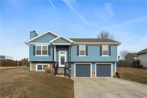 1004 Sunflower Street, Smithville, MO 64089