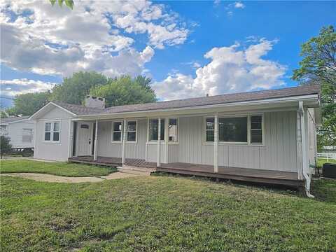 623 E Monroe Avenue, Garnett, KS 66032
