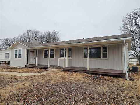 623 E Monroe Avenue, Garnett, KS 66032