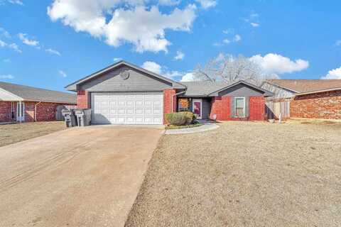 211 SE Heather Ln, Lawton, OK 73501