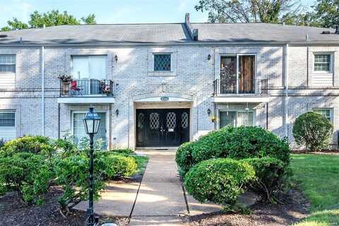 4366 Chateau De Ville Drive, Saint Louis, MO 63129