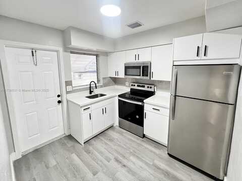 226 SW 6th St, Dania Beach, FL 33004