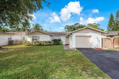 2452 NW 98th Ln, Coral Springs, FL 33065