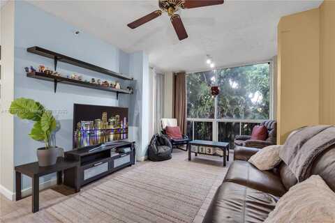 9755 NW 52nd St, Doral, FL 33178