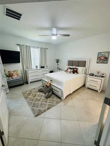 2617 Vine Ave, Naples, FL 33120