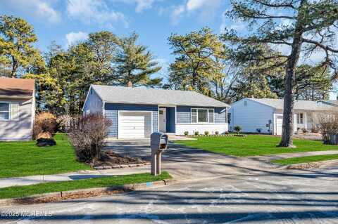 8 Manassas Drive, Toms River, NJ 08757