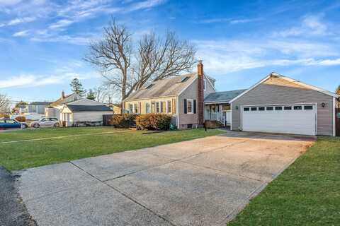 119 Maddox Avenue, Islip, NY 11751