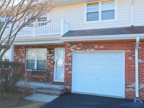 15 Goldenwood Circle, Central Islip, NY 11722