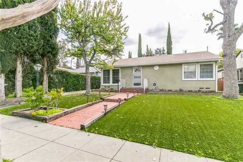 22050 Buena Ventura Street, Woodland Hills, CA 91364