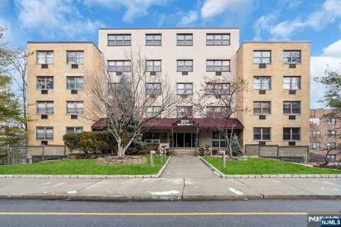 300 Lookout A8, Hackensack, NJ 07601