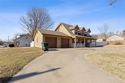 805 W Bryan Avenue, Sapulpa, OK 74066