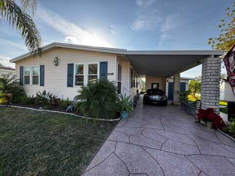 132 Hampton Dr E, Auburndale, FL 33823
