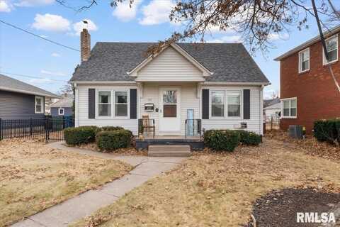 421 W 30TH Street, Davenport, IA 52803