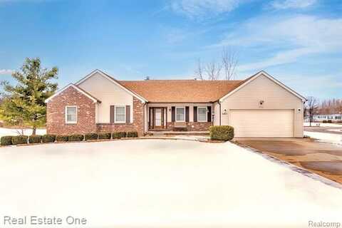 10811 BLUE HERON Drive, South Lyon, MI 48178