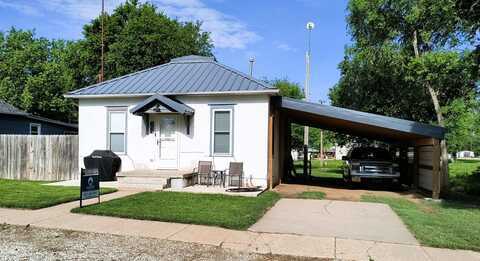 627 Fry, Larned, KS 67550