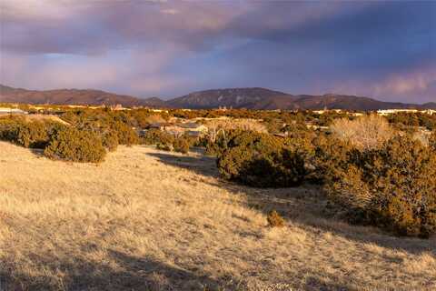 30 Calle Ventoso W, Santa Fe, NM 87506