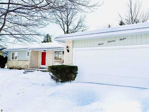 979 S Forestlane Drive, Traverse City, MI 49686