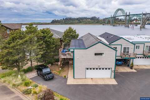 238 SW 27th St, Newport, OR 97365