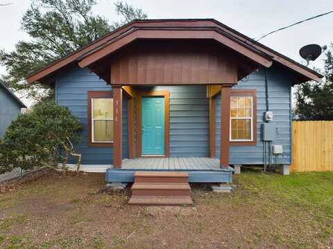 316 Pine St, Port Neches, TX 77651