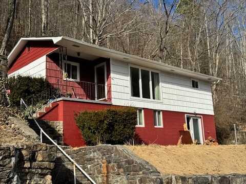 404 Fairview Ave, MULLENS, WV 25882