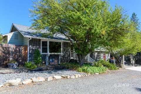 40 Manzanita Dr, Weaverville, CA 96093