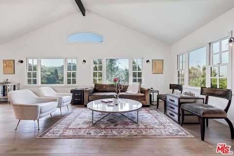 3983 Sunswept Dr, Studio City, CA 91604