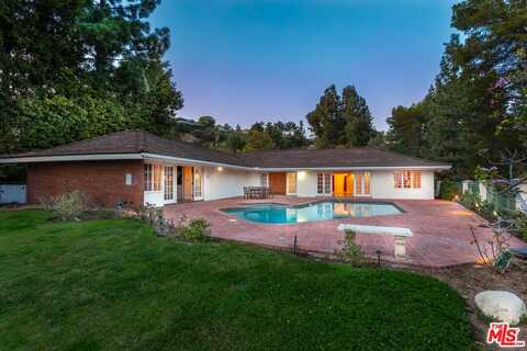 500 Leslie Ln, Beverly Hills, CA 90210