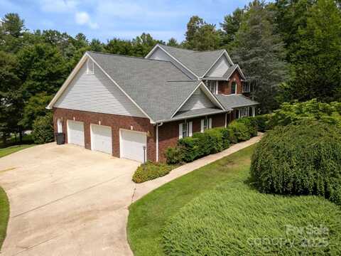 107 White Cedar Lane, Hendersonville, NC 28791