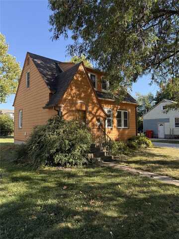 122 Howard Avenue, Ames, IA 50014