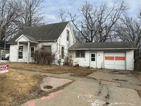 801 S 2nd Street, Knoxville, IA 50138