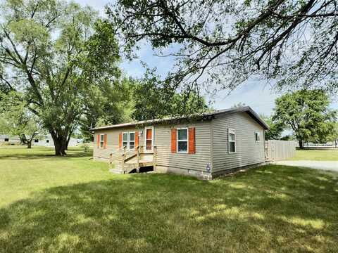 110 W Goss Street, Kentland, IN 47951