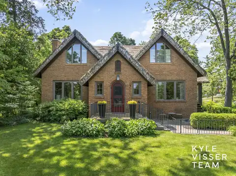 2346 Lake Drive SE, East Grand Rapids, MI 49506