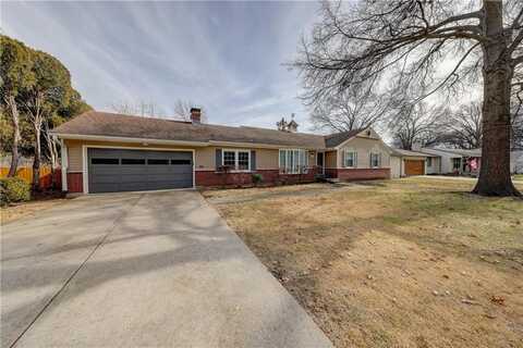 6449 Reeds Drive, Mission, KS 66202