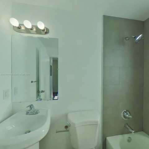 1541 NW 1st Pl, Miami, FL 33136