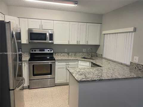 4513 Treehouse Ln, Tamarac, FL 33319