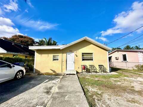 825 NW 107th St, Miami, FL 33168