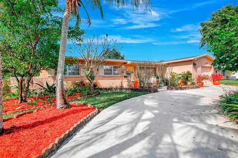 1720 NW 85th Way, Pembroke Pines, FL 33024