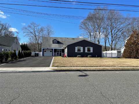 91 Loop Drive, Sayville, NY 11782