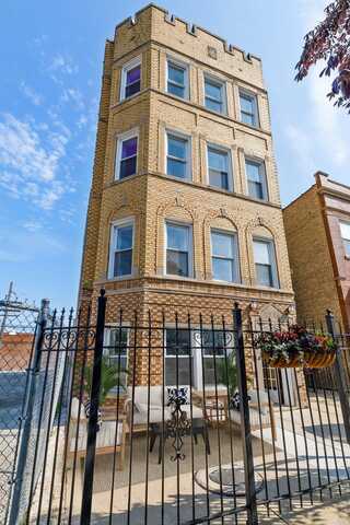 3944 W Wrightwood Avenue, Chicago, IL 60647