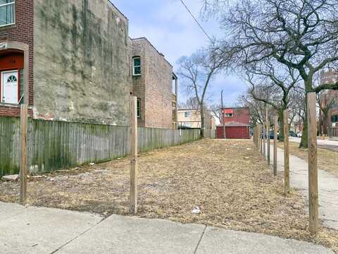 856 N Avers Avenue, Chicago, IL 60651