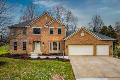 723 Berwick Court, Copley, OH 44321