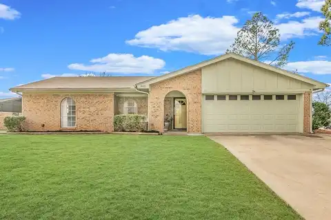 441 Arwine Drive, Hurst, TX 76053