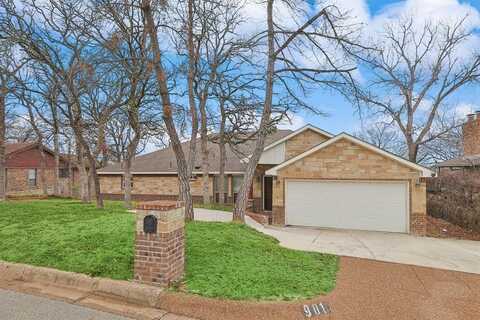 901 Highwoods Trail, Fort Worth, TX 76112