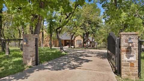 700 Cougar Road, Lipan, TX 76462