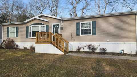 638 Fresh Pond Ave., Calverton, NY 11933