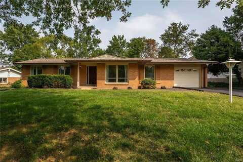 12137 Mirror Lake Dr, Saint Louis, MO 63146