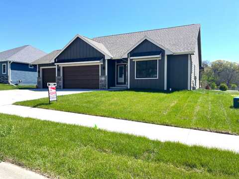 703 Oak Ridge Drive, Glenwood, IA 51534
