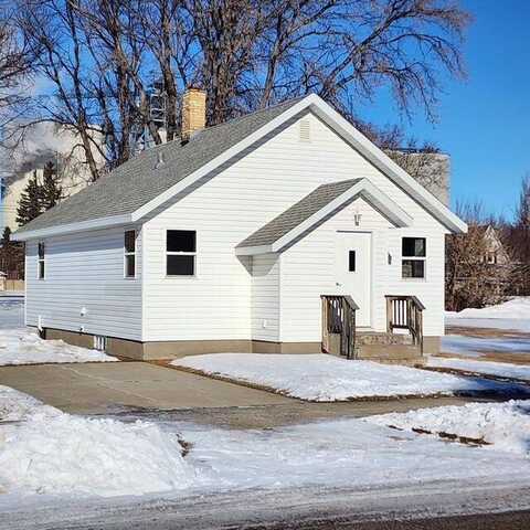 213 3rd St. SE, Rugby, ND 58368