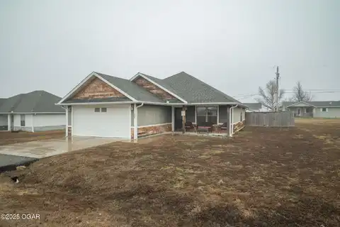 628 W 32nd Place, Baxter Springs, KS 66713